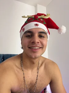 Amadeo_Wild for a sexy christmas Pic 4