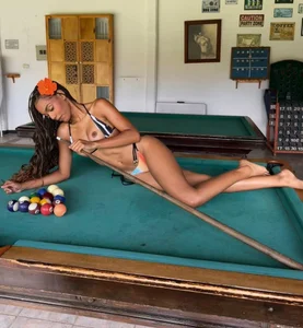 aylacallowey 🎱 Come closer... the game is just beginning. 🔥 Foto 7