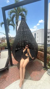 isabella_vega19 POOL PARTY💦 Kuva 5