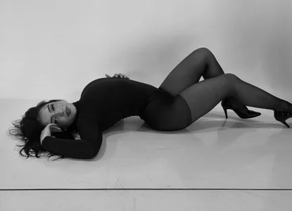 Nicolegh_ Public  2 снимка
