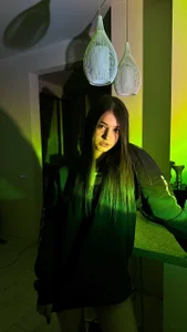 At home in the kitchen, evening)