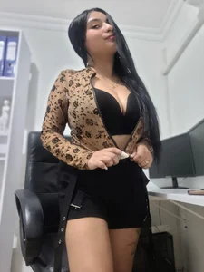 A little naughty in my office🍆🔥🔥 od Alice_nt  2 snímek