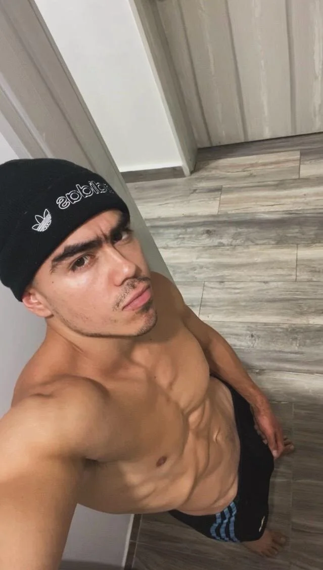 Трендове зображення  6747 Mateo_Strong1