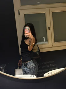 BambiRoses “Amid laughter and wine.” 사진 2