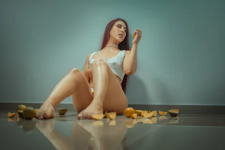 DaraBeckett Juicy charm Pic