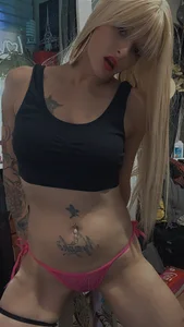 Yours truly de blondebarbiebae Foto