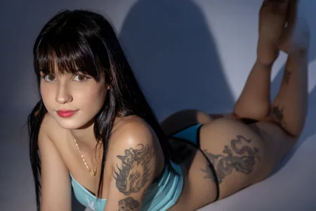 Carter_Bella_ Public Pic 4