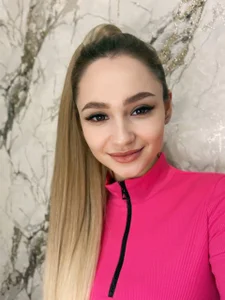 YvonneFrihart Public  2. fénykép