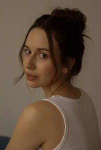 IsabelleDiorr a cute flower that needs to be taken care of Hình