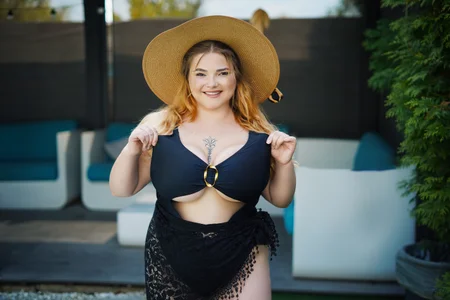 CurvyAly Simply Aly! Pic 4