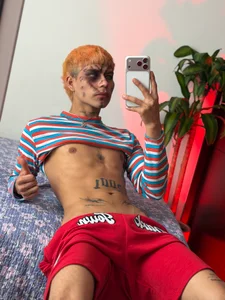 lukasstrong_のChuky horny 🔥の枚の写真