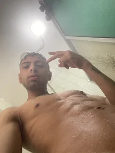Quiin_1 In the shower🔥 Pic