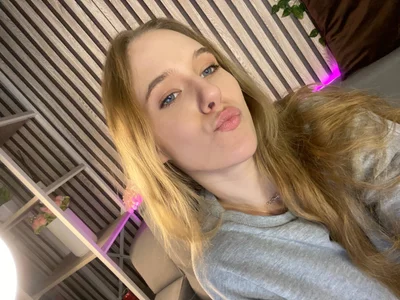 Casey_Sweeet Cute girl is cold Pic 2