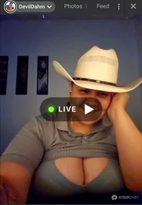 honeeyyy_pot Cowgirl tits 🤠🍒 Foto 2