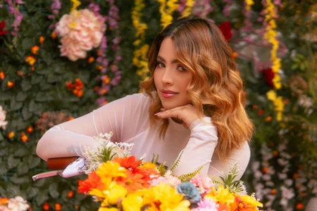 Caroline_Laurent_ 🥰 in a garden of love ❤️ slika 4