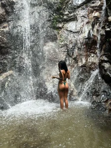 were-NaughtyのWaterfallの枚の写真