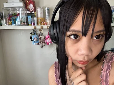 GloryKulikowski cute selfie Pic 2