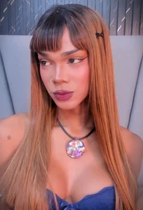 How tempted are you by me? 😈 de NaomiSteward  2 Imagens