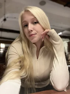 AliceLebel Dinners Out Bilde 4