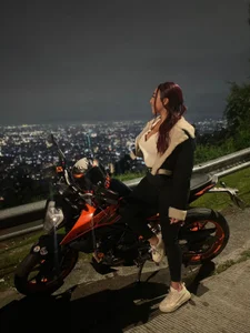 Student_of_Bdsm your biker girl Foto 3