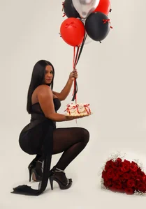 nashiira_ MY BIRTHDAY IS SOON, SHOULD WE CELEBRATE IT TOGETHER? 🍫🧁 Foto 8