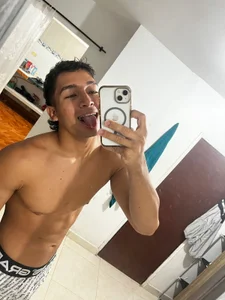 Maik_Mejiaのcasualの枚の写真