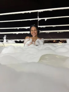 Jade_Thonson1 Can you help me bathe in my foamy bathtub? 👄😉 Pic