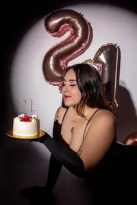 KatlynRous "Today I'm Eating Cake... and More" 🔥🍑 Hình 2