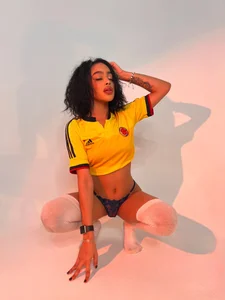 WORLD CUP MODE 🏆 ⚽ SEXY COLOMBIAN GIRL 🔥 od DanielaMorgans  8 snímek