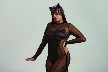 saraycollinsのcollins mischievousの 4枚の写真