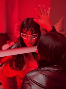 HOW DOES THE RED LOOK ON THIS DEVIL? de LilithVibe_  4 Imagens