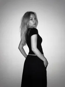 BrynnHolverson Elza in Focus  2টি ছবি