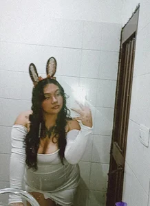 Lee_Rose Public Pic 4