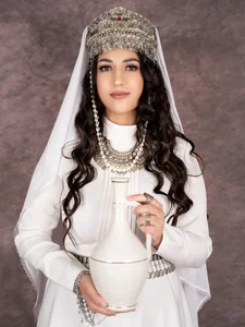 Teresa_Stane Snow-white tradition 🤍The white national dress is a symbol of purity, dignity, and beauty. Bilde 5