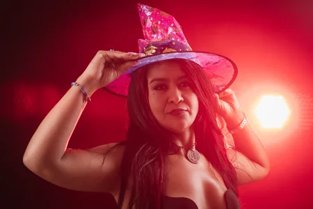 Sky_Collins_ Being your SEXY WITCH! 🖤💋 - {count, plural, one {תמונה אחת} two {שתי תמונות} many {# תמונות} other {# תמונות}}