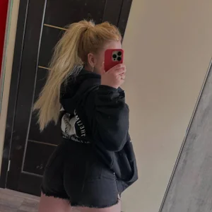 juli_kisss Public Pic 7