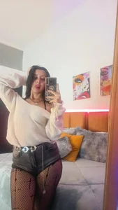 Catti_Brie Would you like to tear my curious clothes?💋 Billede 3