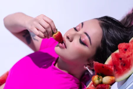 Would you try the watermelon on my body? 🍉✨ de SarahCastro1_  5 Imagens