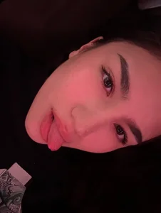 Mary_Nitherson Tongue Tease Foto