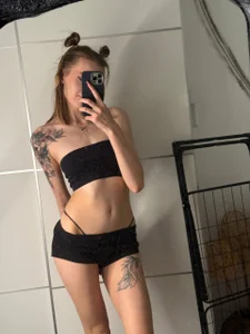MiaKomoi surprriiiise Pic