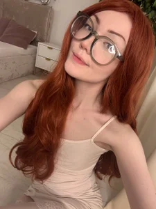 Guess who this cosplay is of de JennyyElton  2 Imagens