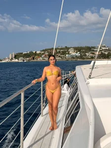 Chloe_monroeeYou, me, and the breeze—think about it 😏 Bild 2