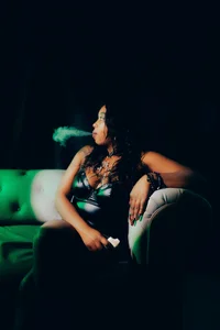 Charlotte__Brown_ LET'S SUCK THE SMOKE FROM MOUTH TO MOUTH Foto