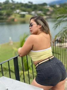 LaurenWelly_ A wonderful day enjoying the sun and nature 🌲🌅🌇 Pic