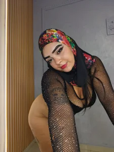 Inaya_Khalifa Between shadows and deep looks, I let your imagination do the rest 🔥 Pic 3