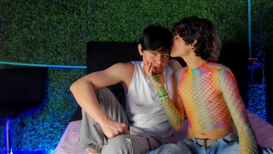 Max_goldA soft kiss... with dangerous intentions. Bild 3