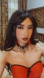 LADY IN RED de GoddessTiffanySex  3 Imagens