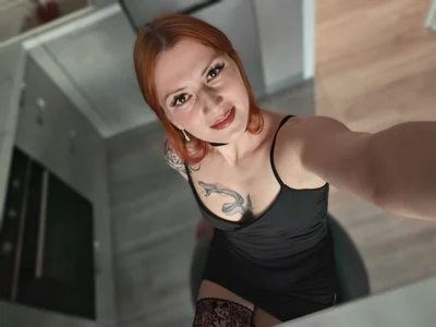 _Redhead_Vixen_ Public Bilde 2