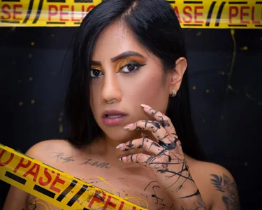 tokio_and_rio DANGER EXTREMELY SEXY WOMAN Pic