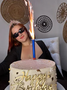 melanieklaus2 MY BIRTHDAY 🥳😘 - {count, plural, one {תמונה אחת} two {שתי תמונות} many {# תמונות} other {# תמונות}}